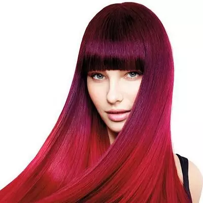 Burgundijos plaukai (63 nuotraukos): tamsios, šviesos ir raudonos spalvos atspalviai mergaitėms, tapybos ypatybės. Kas eina bordo? 5175_46