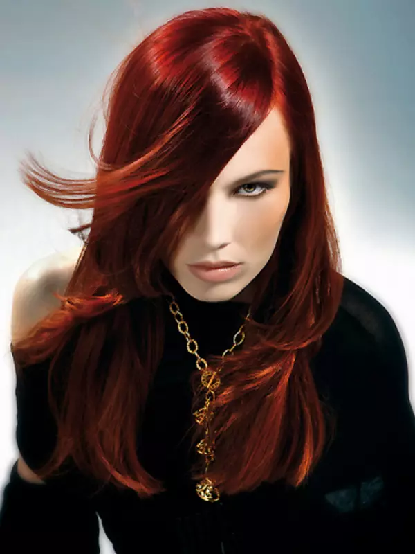 Burgundijos plaukai (63 nuotraukos): tamsios, šviesos ir raudonos spalvos atspalviai mergaitėms, tapybos ypatybės. Kas eina bordo? 5175_5