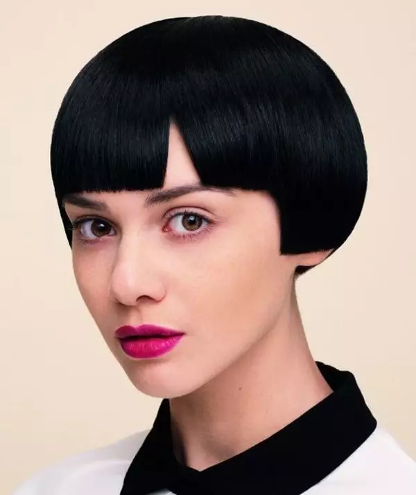 Warna untuk Rambut Pendek (67 Foto): Corek tren yang indah untuk potongan rambut wanita pendek 2021. Bagaimana cara memilih nuansa terbaik? 5176_19