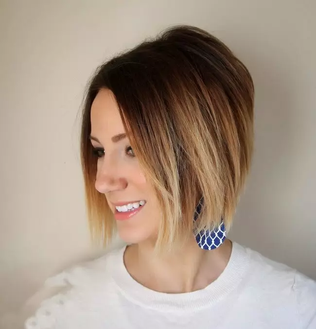 Färg för kort hår (67 foton): Vackra trenden nyanser för korta kvinnliga hårklipp 2021. Hur man väljer de bästa nyanserna? 5176_30
