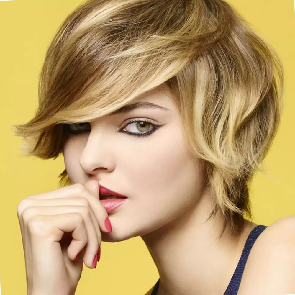Màu sắc cho tóc ngắn (67 ảnh): sắc thái xu hướng đẹp cho mái tóc ngắn nữ 2021. Làm thế nào để chọn sắc thái tốt nhất? 5176_32