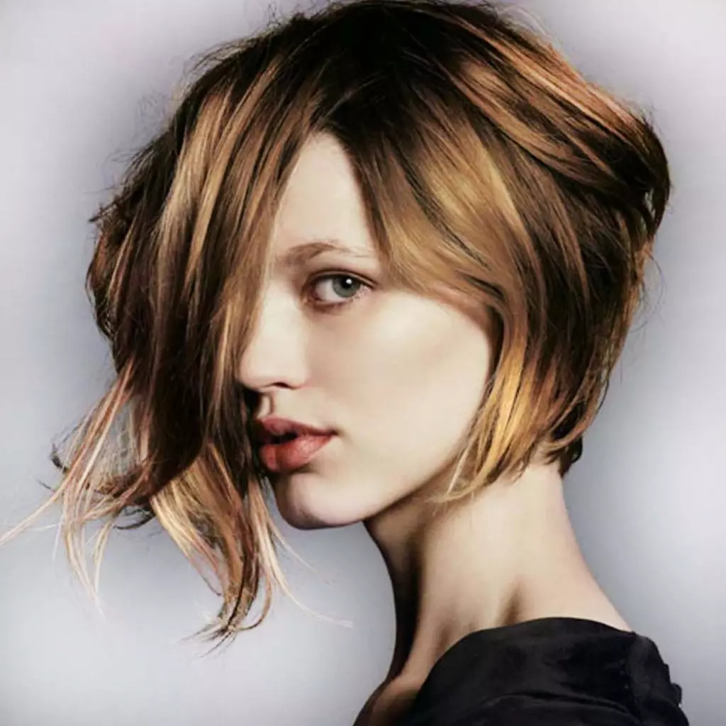 Màu sắc cho tóc ngắn (67 ảnh): sắc thái xu hướng đẹp cho mái tóc ngắn nữ 2021. Làm thế nào để chọn sắc thái tốt nhất? 5176_35
