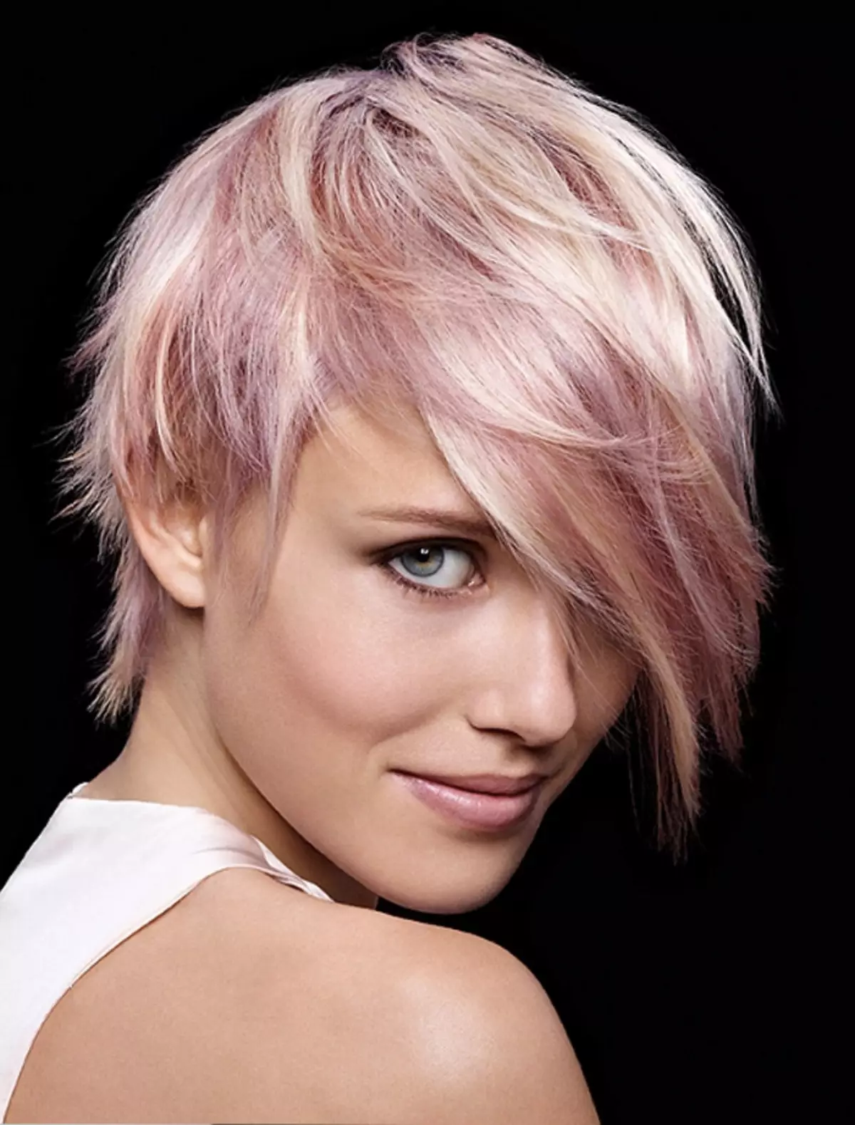 Color para cabello corto (67 fotos): Hermosos tonos de tendencia para cortes de pelo corto 2021. ¿Cómo elegir los mejores tonos? 5176_5