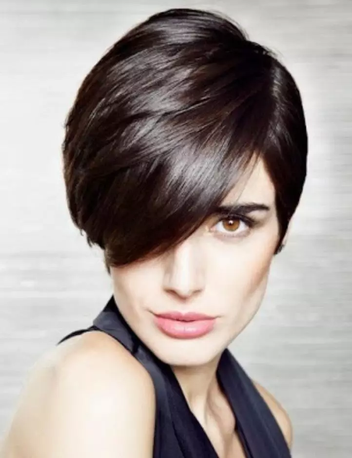Färg för kort hår (67 foton): Vackra trenden nyanser för korta kvinnliga hårklipp 2021. Hur man väljer de bästa nyanserna? 5176_50