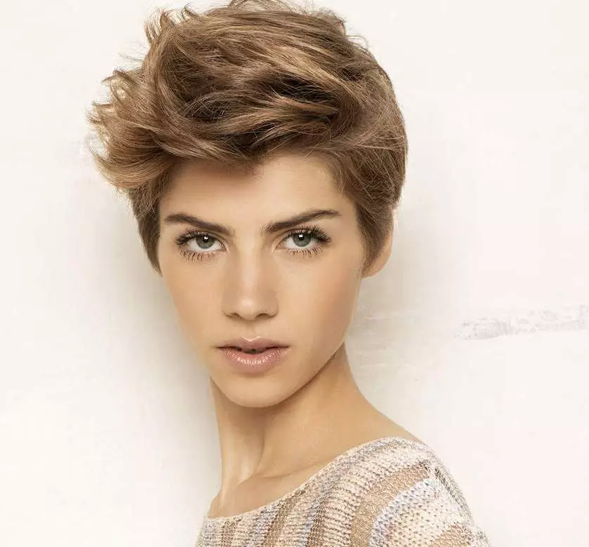 Color para cabello corto (67 fotos): Hermosos tonos de tendencia para cortes de pelo corto 2021. ¿Cómo elegir los mejores tonos? 5176_58