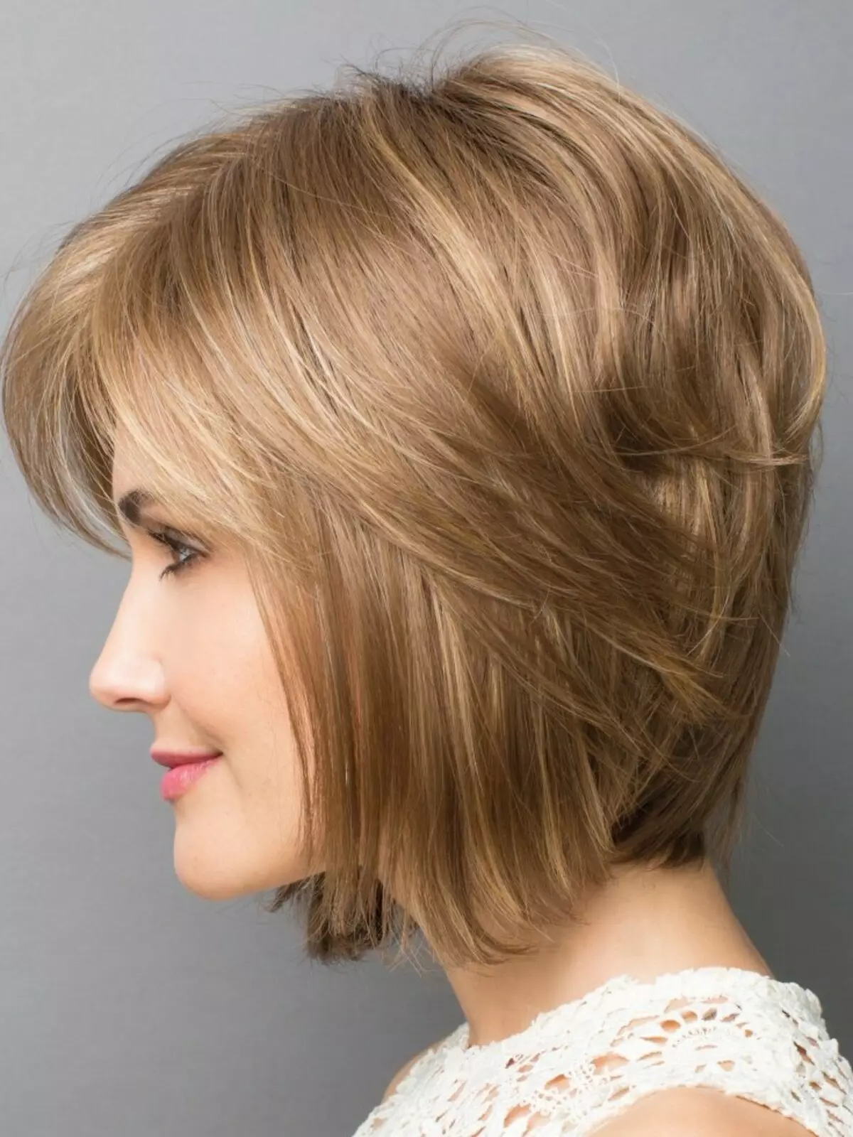 Färg för kort hår (67 foton): Vackra trenden nyanser för korta kvinnliga hårklipp 2021. Hur man väljer de bästa nyanserna? 5176_60