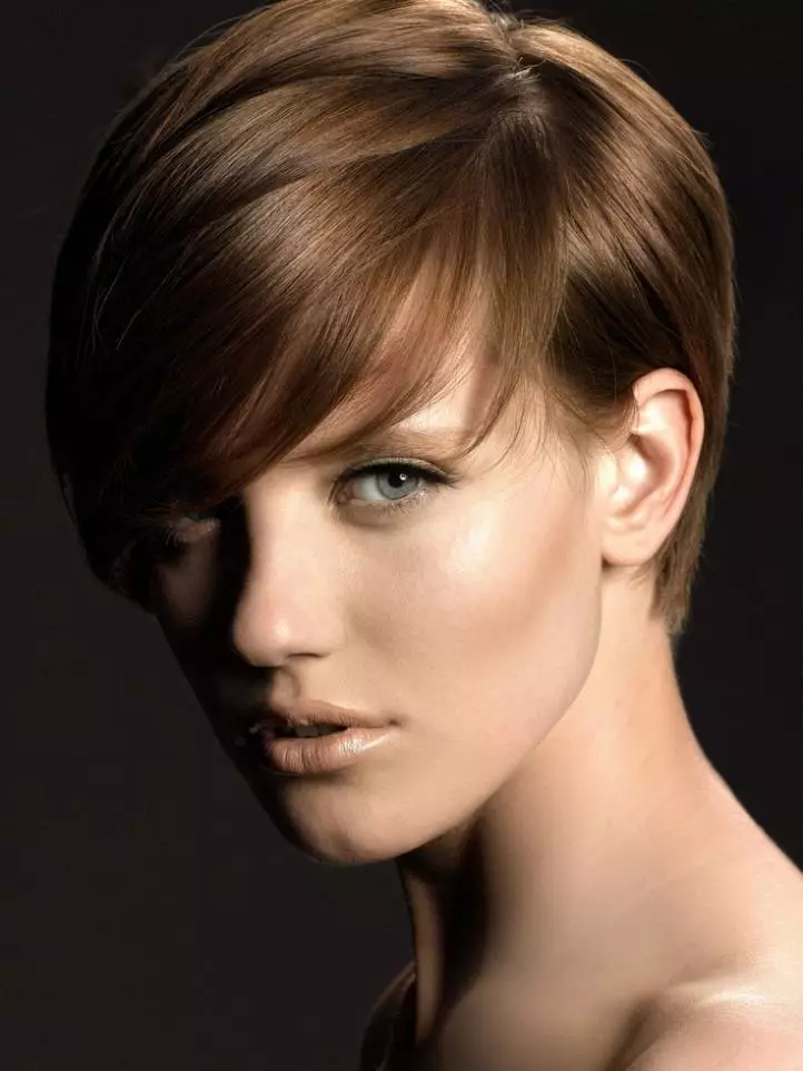 Màu sắc cho tóc ngắn (67 ảnh): sắc thái xu hướng đẹp cho mái tóc ngắn nữ 2021. Làm thế nào để chọn sắc thái tốt nhất? 5176_8