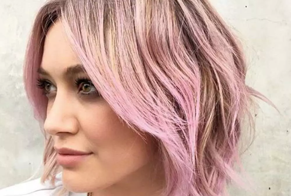 Ask-rosa hårfärg (58 bilder): Blondin och andra nyanser av aska med rosa svett. Hur får man en färg på kort och långt hår? 5180_29