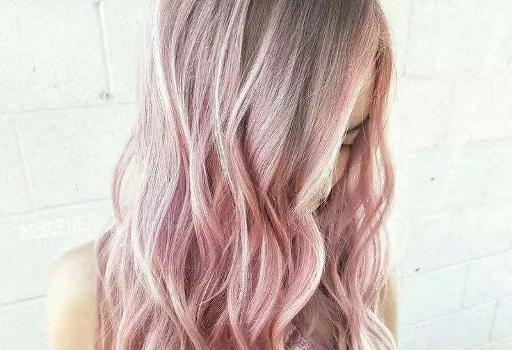 Cor de pelo rosado (58 fotos): rubia e outros tons de cinzas cunha suor rosa. Como obter unha cor a pelo curto e longo? 5180_30