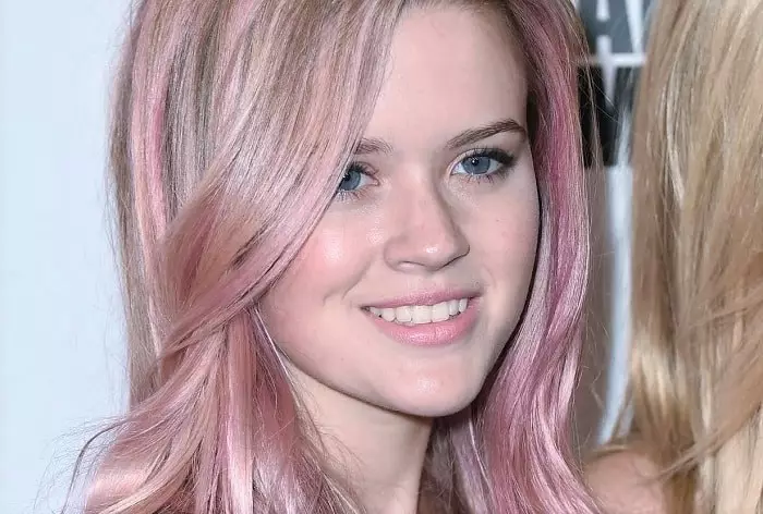Kolor włosów Ash-Pink (58 zdjęć): Blondynka i inne odcienie popiołu z różowym potem. Jak uzyskać kolor na krótkie i długie włosy? 5180_36