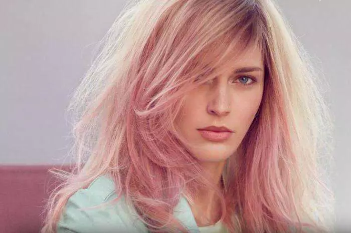 Ash-Pink Hair Color (58 billeder): Blond og andre nuancer af aske med en lyserød sved. Hvordan får du en farve på kort og langt hår? 5180_38