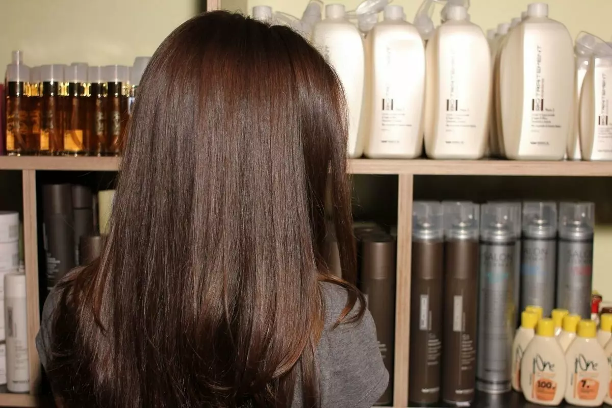 Cold chestnut hair color (32 photos): Who goes and dark chestnut shades with a cold subtock? 5181_26