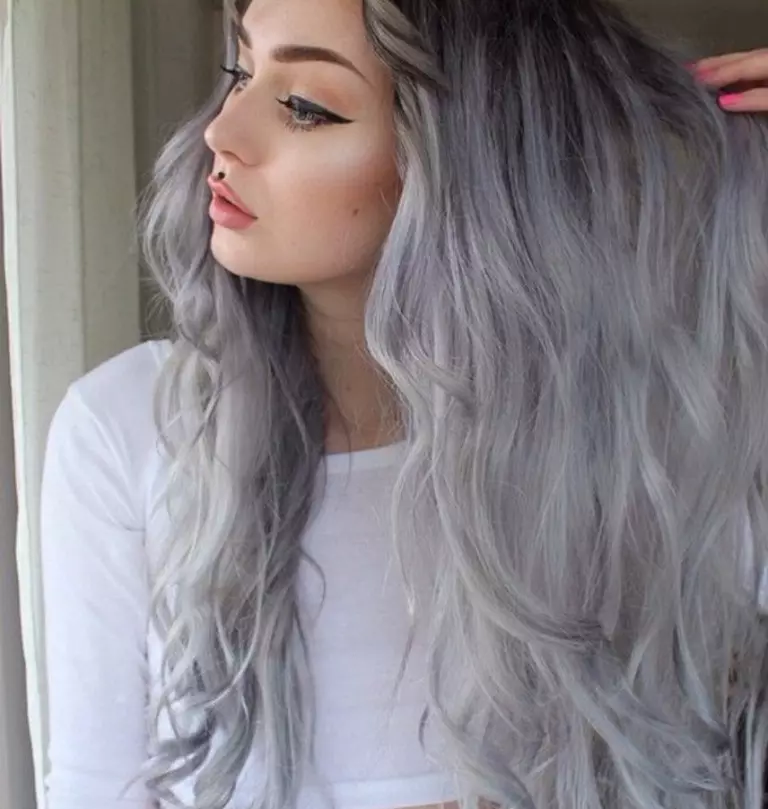 灰灰色的头发（42张照片）：谁将适合银灰金发的阴影？银灰色染色的特点 5186_16