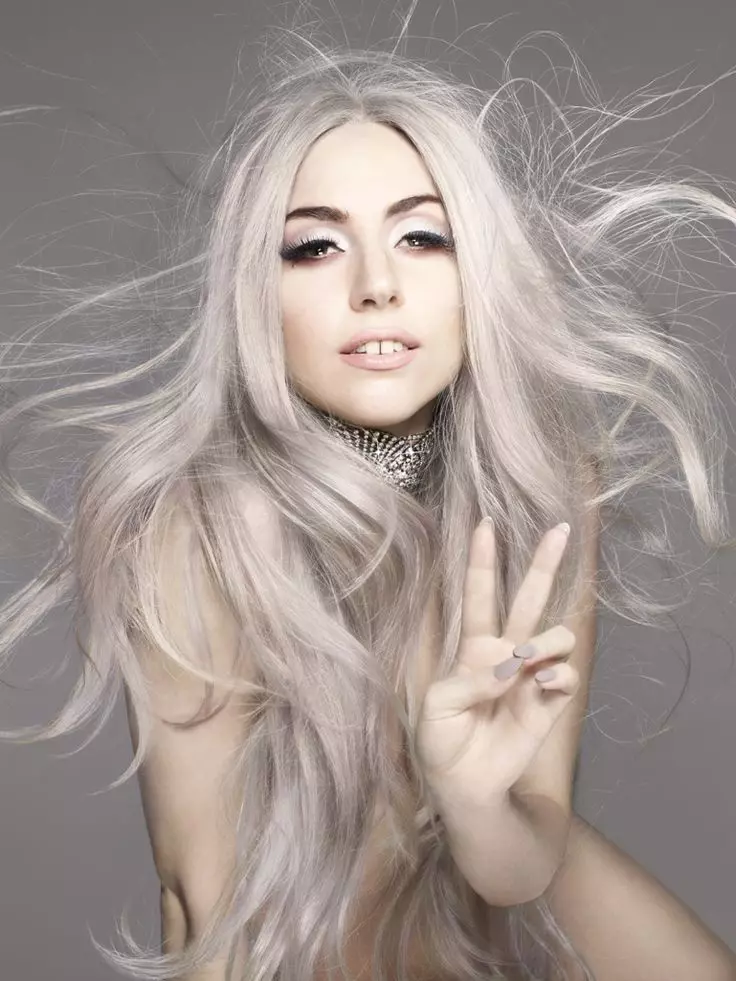 Askgrått hår (42 foton): Vem passar skuggan av silveraska? Funktioner av färgning i silveraska färg 5186_7