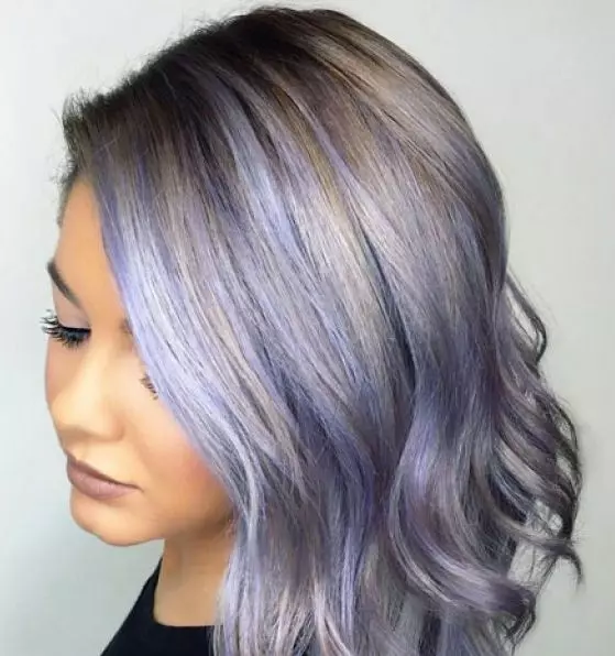 灰紫色の髪の色（23枚の写真）：ブロンド、軽いブロンドの灰灰灰色の色。あなたの髪を描くには？ 5188_9
