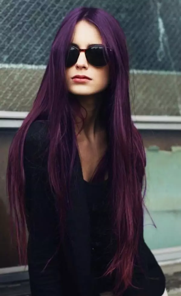 Violet svart hår (20 bilder): Hvem går svart hårfarge med en lilla svette? Svart hår med ender av lilla nyanse og andre alternativer 5198_7