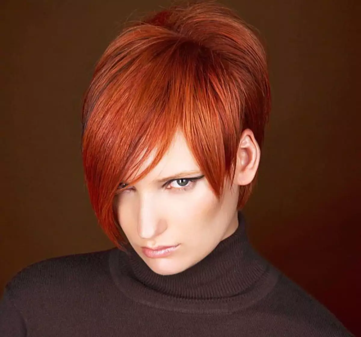 Flokët e kuqe të ndritshme (47 foto): Si të merrni hije të verdhë dhe portokalli? Si për të arritur ngjyrë qelibar? Kush shkon e kuqe dhe si të dilni nga kjo ngjyrë? 5200_14