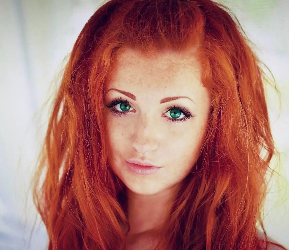 Flokët e kuqe të ndritshme (47 foto): Si të merrni hije të verdhë dhe portokalli? Si për të arritur ngjyrë qelibar? Kush shkon e kuqe dhe si të dilni nga kjo ngjyrë? 5200_8