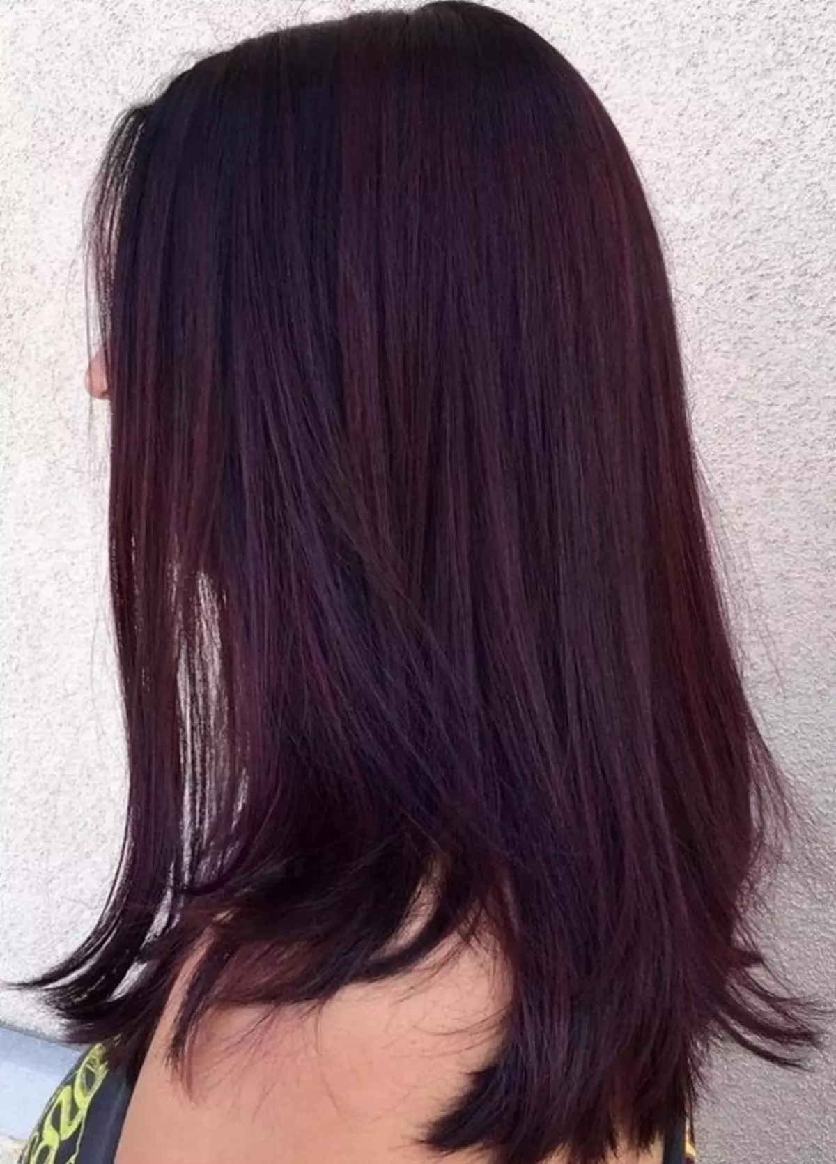 Burgundy Hair Color (53 bilder): Hvem er den mørke burgunder? Hårfarge på rødvin og andre interessante nyanser. Hva er Burgund? Går han mørkt? 5204_15