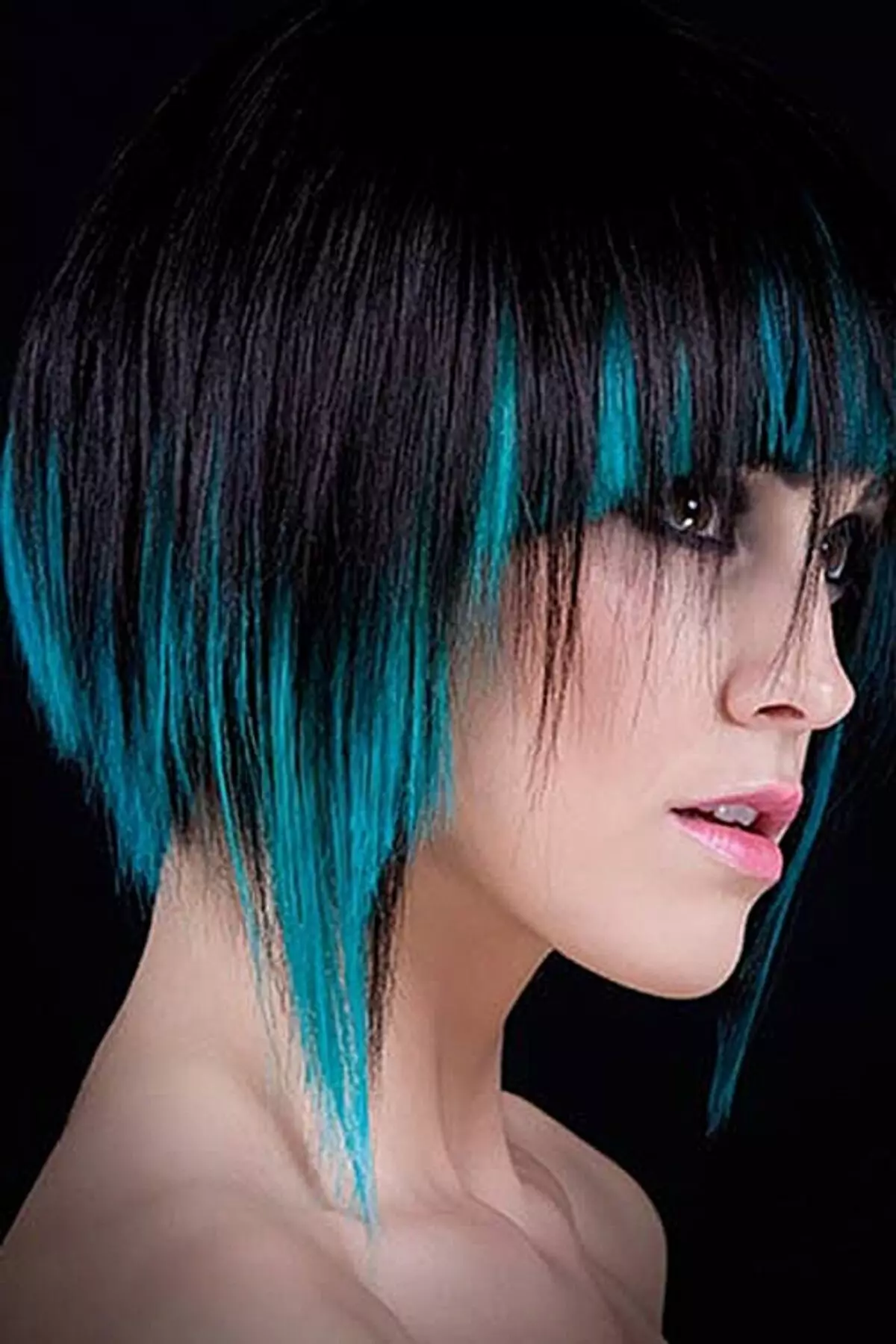 Couleur des cheveux turquoise (47 photos): quelles filles sont des couleurs sombres et turquoises légères? Comment peindre vos cheveux? 5232_27