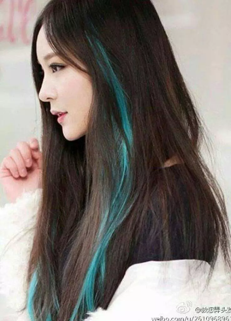 Couleur des cheveux turquoise (47 photos): quelles filles sont des couleurs sombres et turquoises légères? Comment peindre vos cheveux? 5232_28