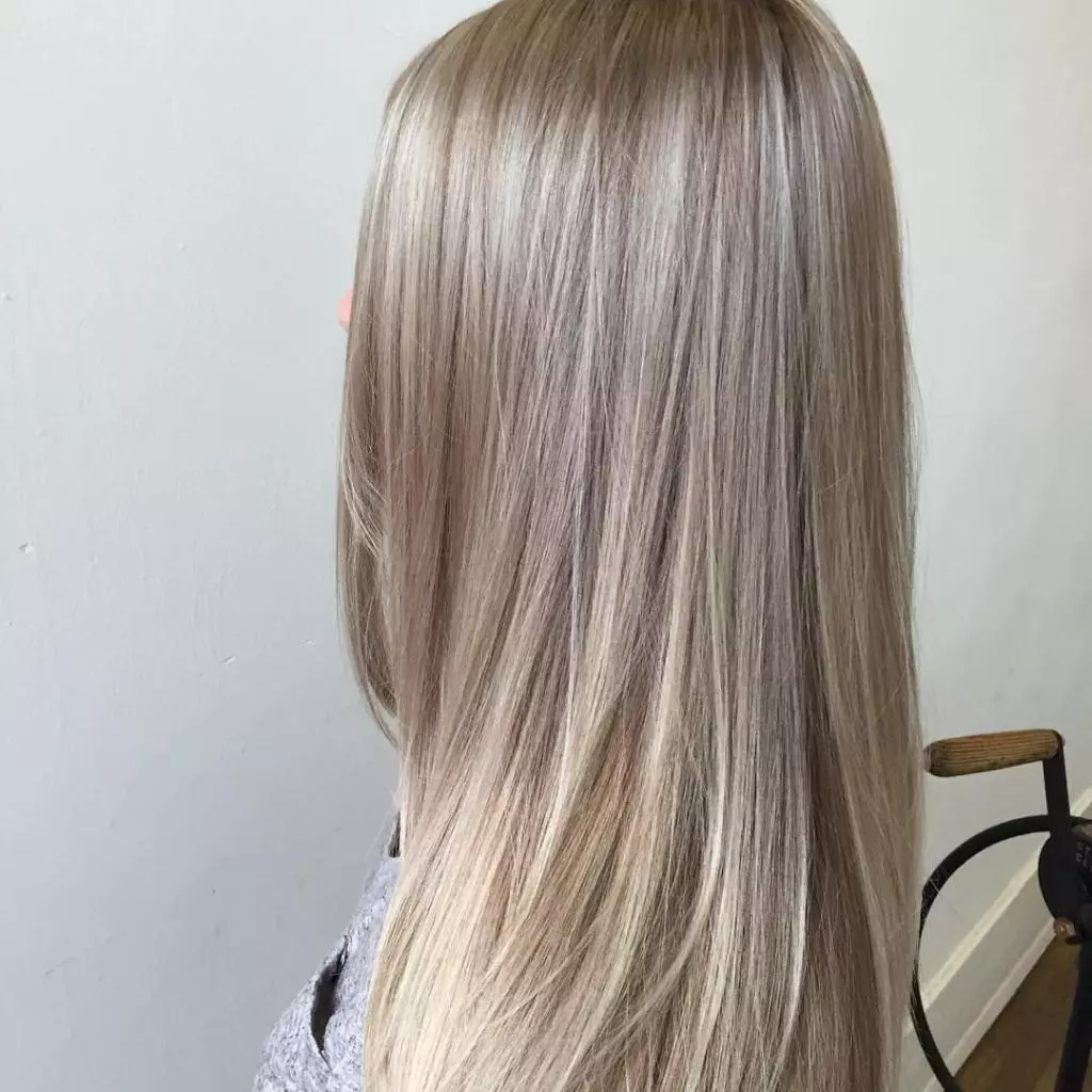 Zimne blond (50 zdjęć): Jakie odcienie włosów są blondynki z krótkim strzyżeniem Kara? Jak barwić, aby uzyskać pożądany kolor? 5258_15