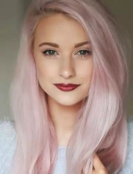 Tónico de pelo rosado (20 fotos): Qué elegir para cabello rubio, ceniza y tonos humeantes, rosa suavemente para el cabello oscuro 5267_11