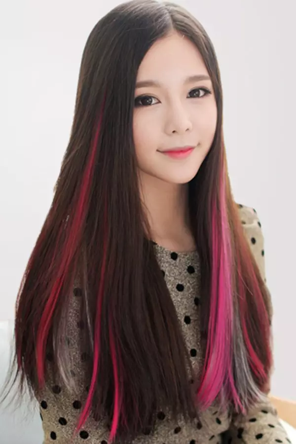 Tónico de pelo rosado (20 fotos): Qué elegir para cabello rubio, ceniza y tonos humeantes, rosa suavemente para el cabello oscuro 5267_14