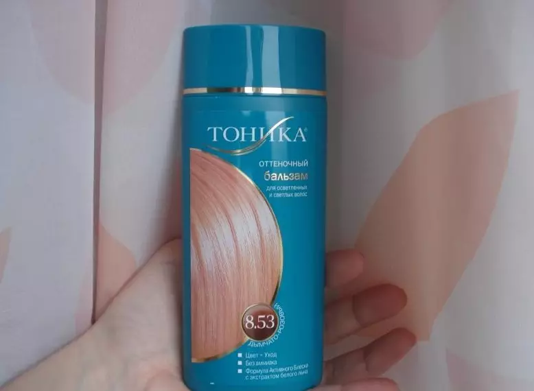 Tónico de pelo rosado (20 fotos): Qué elegir para cabello rubio, ceniza y tonos humeantes, rosa suavemente para el cabello oscuro 5267_17