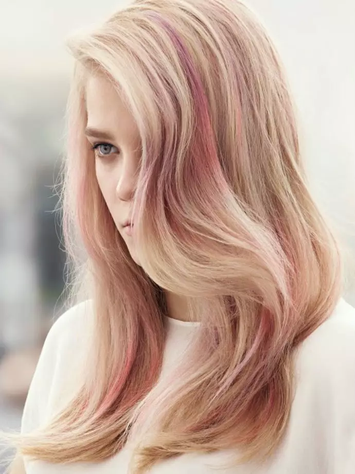 Różowy Hair Tonic (20 zdjęcia): Co wybrać dla blond włosy, popiołu i zadymionych odcieniach, delikatnie różowy dla ciemnych włosów 5267_3