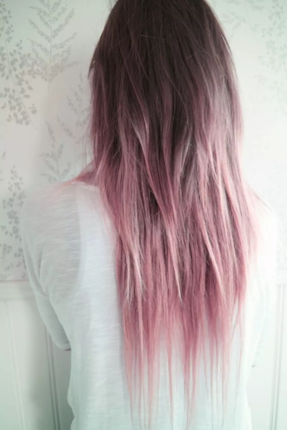 Tónico de pelo rosado (20 fotos): Qué elegir para cabello rubio, ceniza y tonos humeantes, rosa suavemente para el cabello oscuro 5267_9