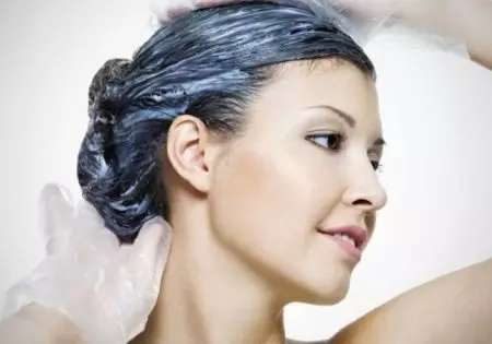 トニック、スケルトンシャンプーまたは髪の髪を洗い流す方法（40枚の写真）：それが完全に掃除された後、すぐに洗い流すことができます、家で手の皮からそれを洗う方法 5275_11
