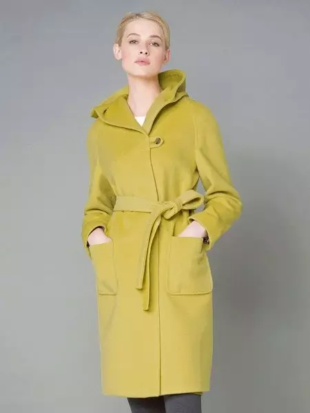 Ralan Coat (99 Foto): Apa yang harus memakai kot betina dengan lengan Rlanlan, pendek, dirajut, dengan lengan Suruhglan, bertudung 527_42