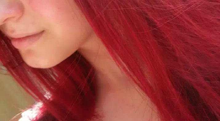 Màu tóc ruby ​​(28 ảnh): bóng tối và các sắc thái khác của màu ruby, nhuộm tóc tinh tế trong màu này 5280_13