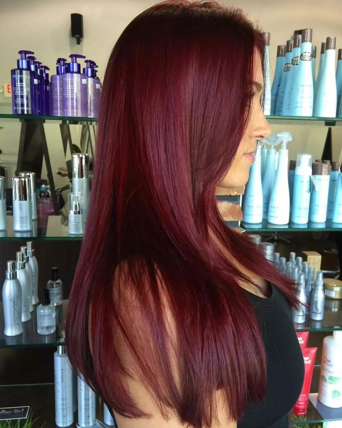 Ruby haarkleur (28 foto's): Dark en andere tinten van robijnrode kleur, haar kleuring subtiliteiten in deze kleur 5280_3