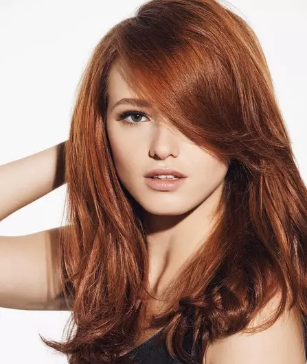 Chestnut-red hair color (42 mga larawan): Sino ang kulay ng kastanyas na may mapula-pula tint? Ano ang magbibigay-diin sa red tide? Mga tip para sa paglamlam 5287_18