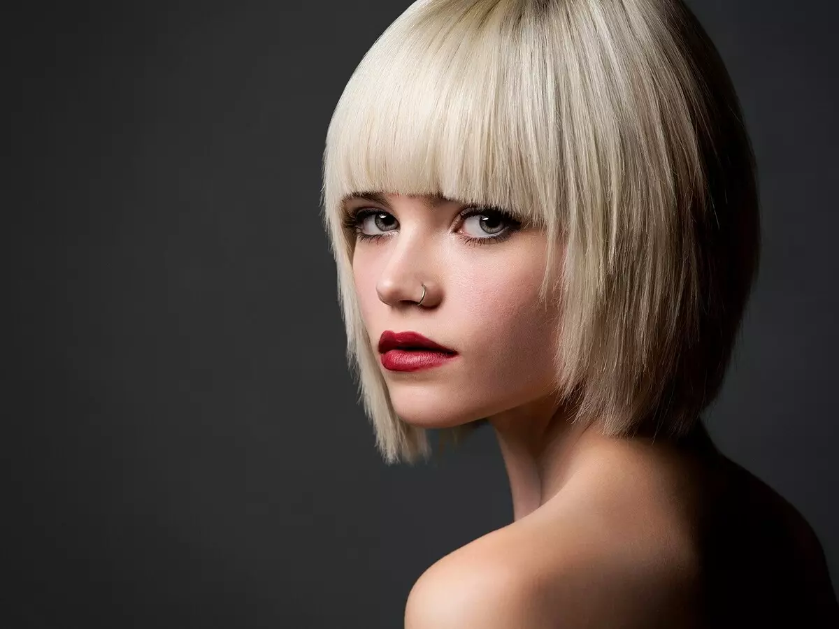 KAR na blond włosach (67 zdjęć): Przykłady ciemnego i jasno-kolorowego koloru z grzywką i bez. Opcje barwienia wydłużonego, długiego i krótkiego kwadratu 5291_20