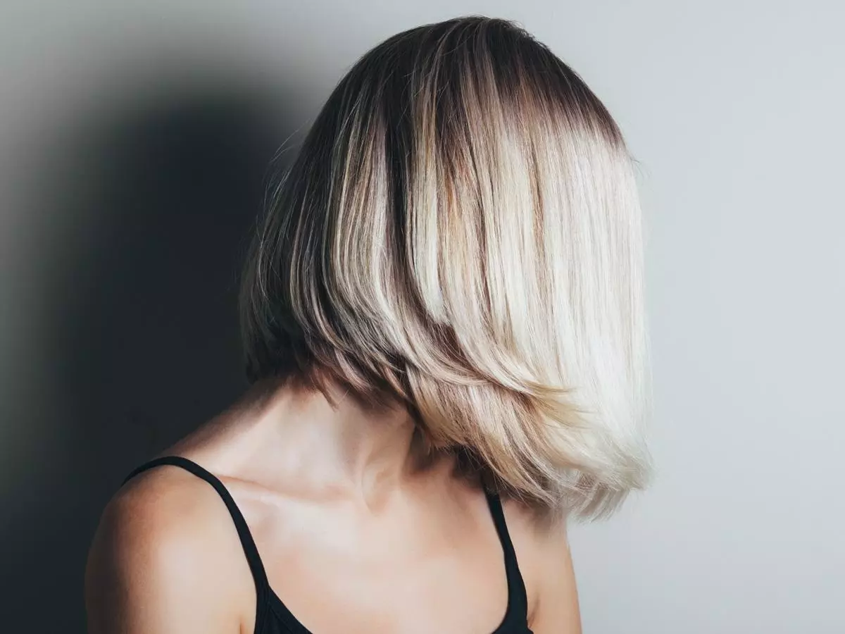 KAR na blond włosach (67 zdjęć): Przykłady ciemnego i jasno-kolorowego koloru z grzywką i bez. Opcje barwienia wydłużonego, długiego i krótkiego kwadratu 5291_9