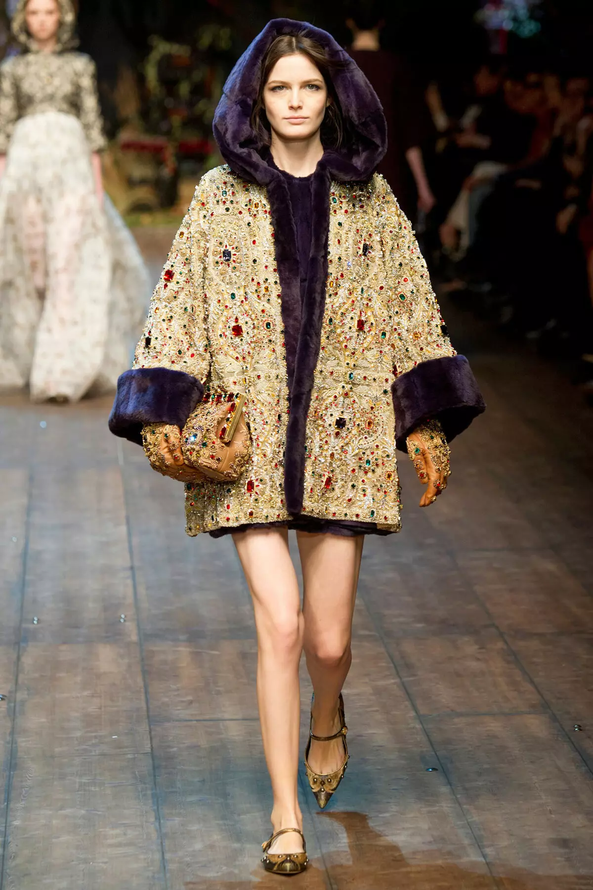 Dolce Coat Gabbana (54 รูปภาพ): รุ่น 2021-2022 529_15