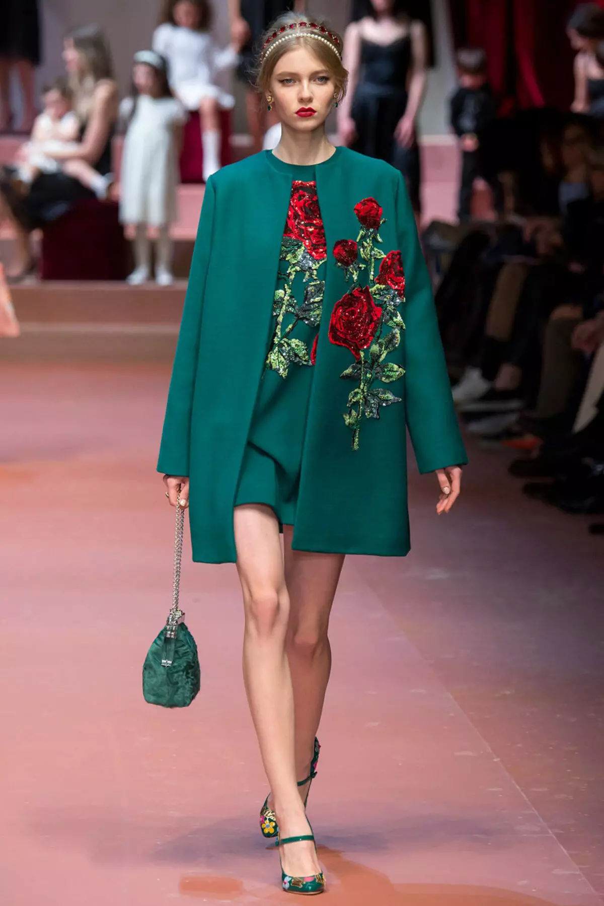 Dolce Gabbana Coat (54 снимки): Модели 2021-2022 529_17