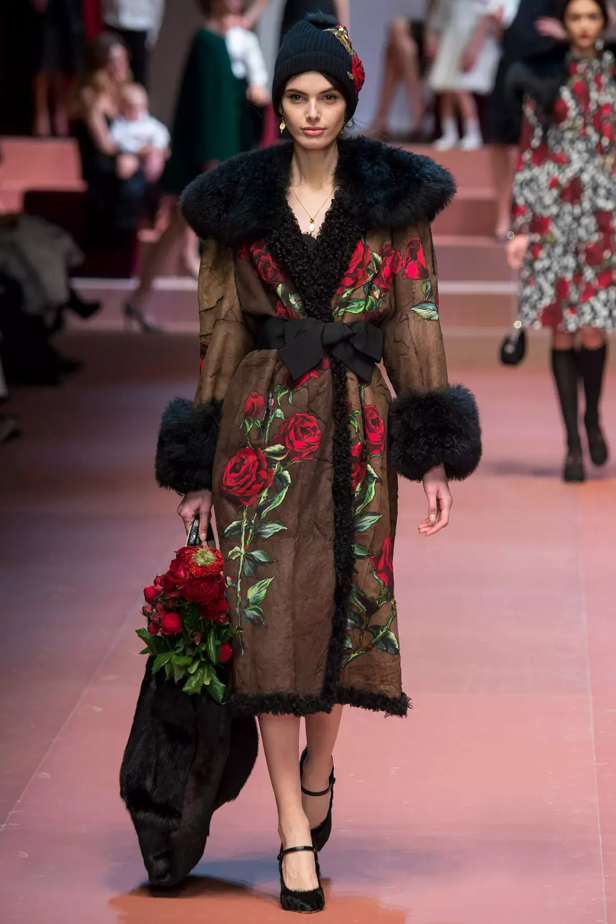 Dolce Coat Gabbana (54 φωτογραφίες): Μοντέλα 2021-2022 529_18