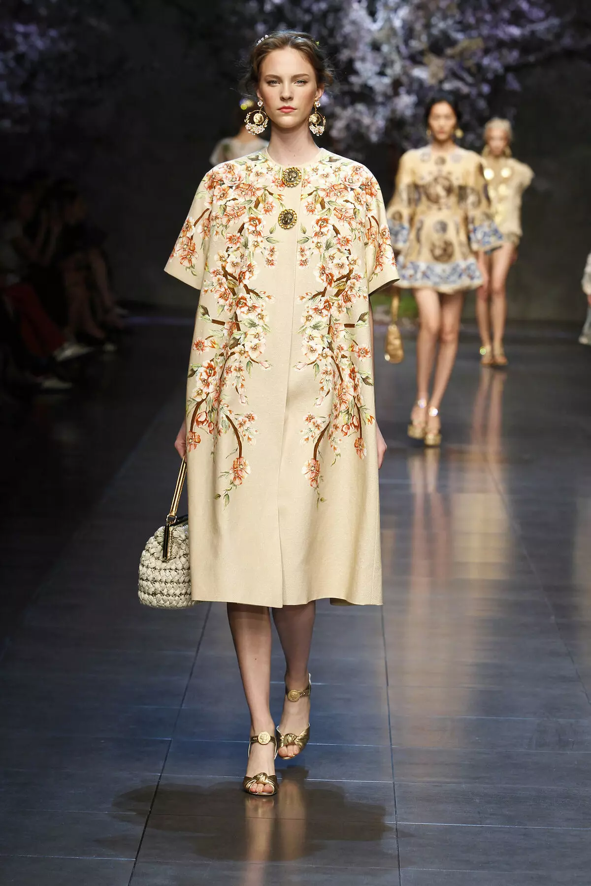 Dolce Gabbana Coat (54 снимки): Модели 2021-2022 529_4