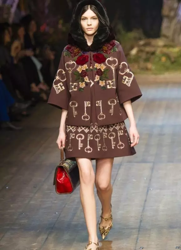 Coat Dolce Gabbana (54 foto's): Models 2021-2022 529_44