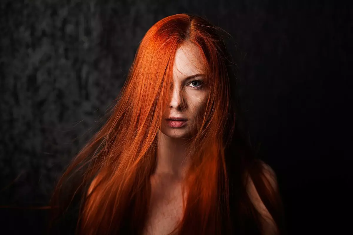 Flokët e kuqe të ndritshme (40 foto): Kush shkon ngjyra të kuqe të zjarrtë dhe si t'i arrijnë ato? 5303_18
