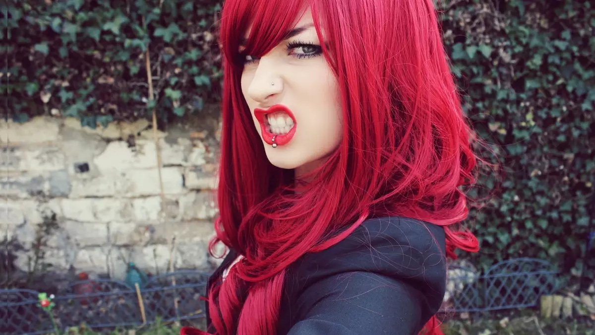 Φωτεινά κόκκινα μαλλιά (40 φωτογραφίες): Ποιος πηγαίνει φλογερά κόκκινα χρώματα και πώς να τα επιτύχετε; 5303_3