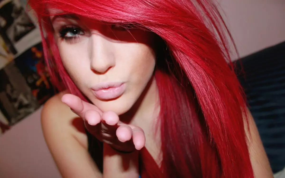 Վառ կարմիր մազեր (40 լուսանկար). Ով է կրում կրակոտ կարմիր գույներ եւ ինչպես հասնել դրանց: 5303_30
