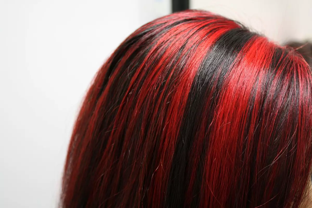 Porê sor sor (40 wêne): Kî bi rengên sor ên sor diçe û çawa bigihîje wan? 5303_36