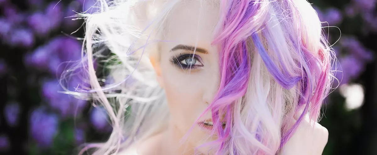 Cor do cabelo en directo (24 fotos): Quen son as sombras de Lilac? Como pintar correctamente o cabelo nunha cor Lilac? 5306_23