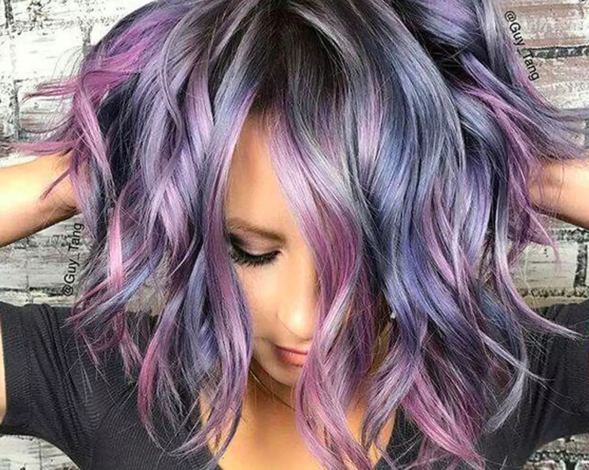 Live hårfarve (24 billeder): Hvem er lilla nuancer gå? Hvordan man korrekt male dit hår i en lilla farve? 5306_24