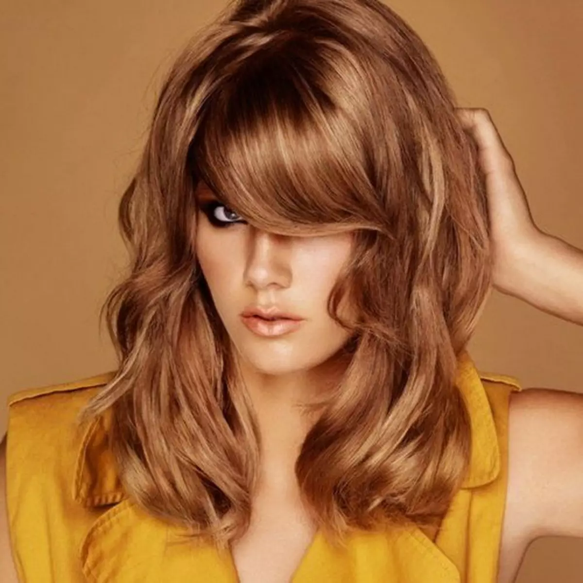 Волосы желто коричневый. Медовый цвет волос. Карамельно золотистый цвет волос. Карательный цвет волос. Золотистая карамель цвет волос.